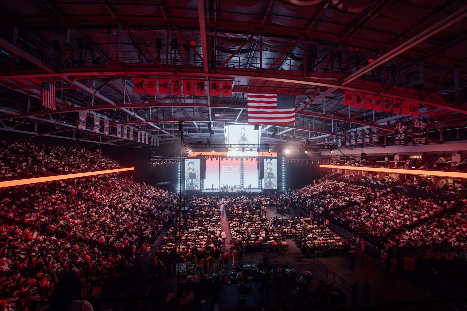 Addition Financial Arena cheia em Orlando
