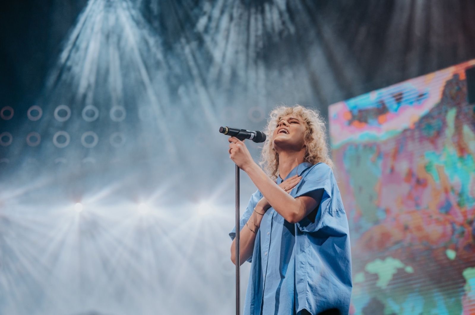 A cantora Taya no palco
